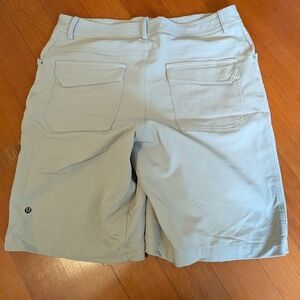 Lululemon Mens tan shorts